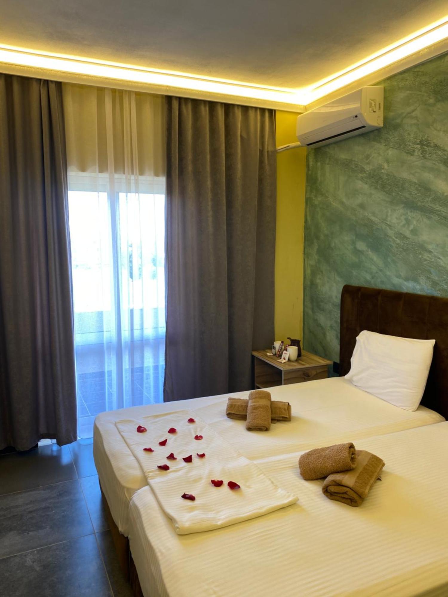 Te Bujtina Hotel- Cozy Stay With Traditional Breakfast Near Beach Golem  Exterior foto