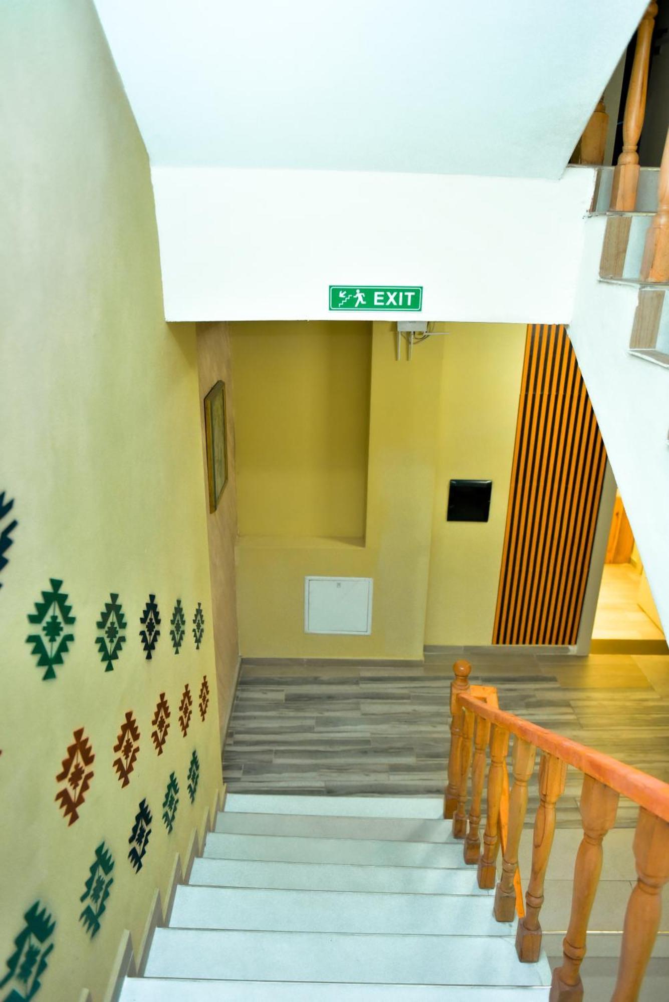 Te Bujtina Hotel- Cozy Stay With Traditional Breakfast Near Beach Golem  Exterior foto